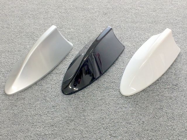 送料込 シャークフィンダミーアンテナ TV ラジオ アンテナ 接続タイプ ドルフィンアンテナ BMW レクサス ブラック シルバー ホワイト 汎用拍卖