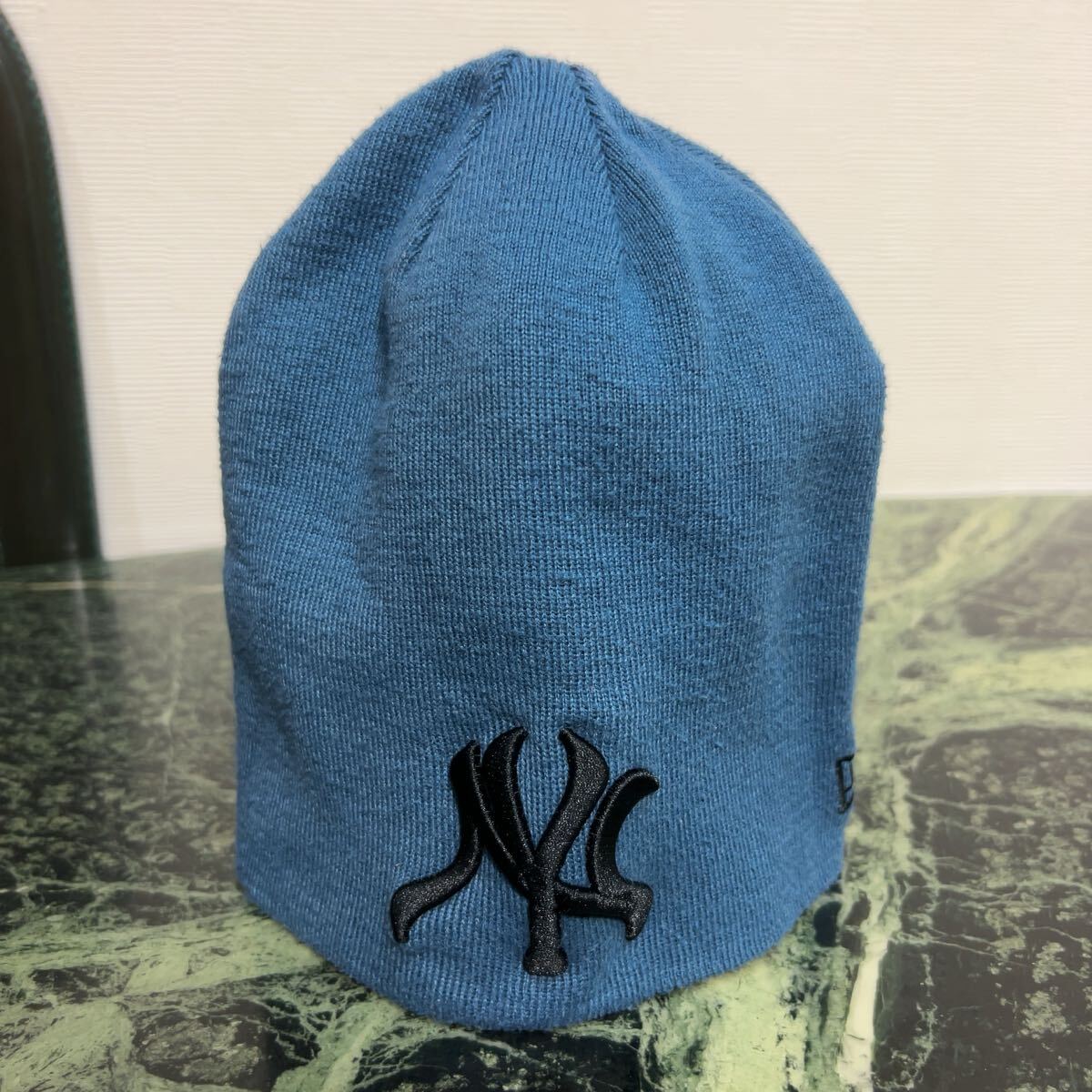 【美品】NEW ERA★ニューエラ ニット帽 ビーニー ニットキャップ ニューヨークヤンキース くすみブルー 水色 帽子 拍卖
