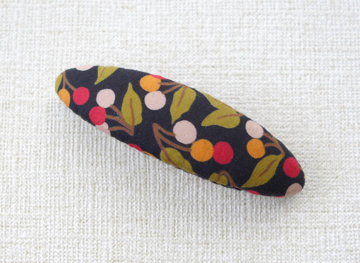 ★ ハンドメイド リバティプリント使用 ベリー柄バレッタ チェリードロップ ブラック ★拍卖