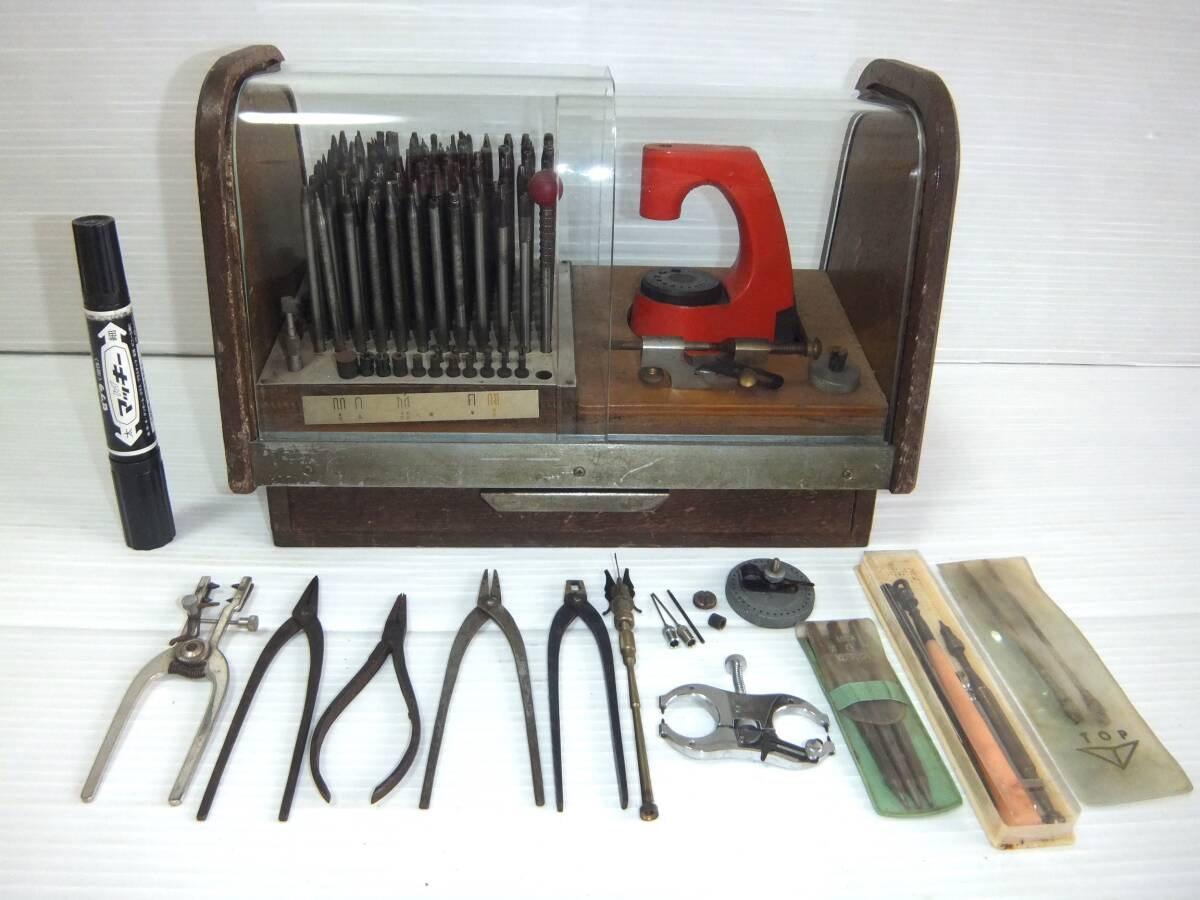 時計店廃業 スタッキングツール タガネセット ポンス台 アロー純正テンプ振れ見 ベルト穴開け ヤットコ 修理工具 時計工具 いろいろ拍卖