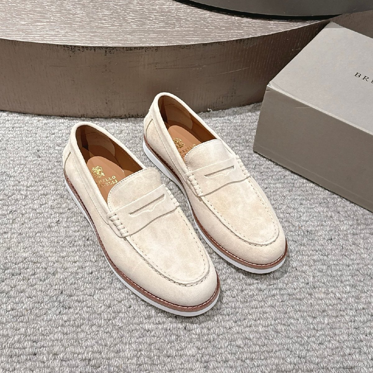 ホワイト25.5cm ★送料無料★ブルネロクチネリ★メンズスエード ペニーローファー, ホワイトソール, カジュアルシューズ拍卖