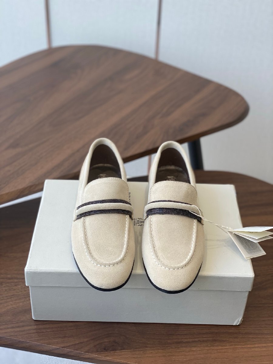 ホワイト22.5cm★送料無料【新品】★ブルネロクチネリ★レディーススエード ローファー, メタリックストラップ付き, 本革ソール拍卖