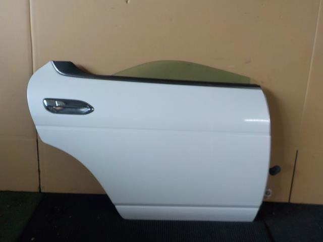 ローレル GC35 右リヤドア QT1/パールホワイト【個人宅宛発送不可】拍卖