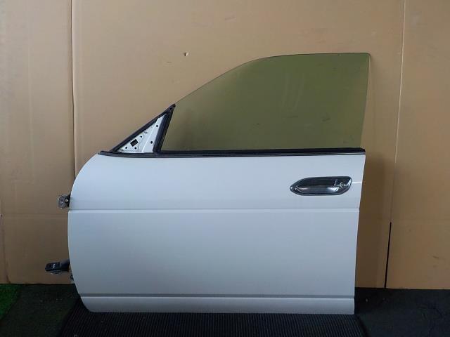 ローレル GC35 左フロントドア QT1/パールホワイト【個人宅宛発送不可】拍卖