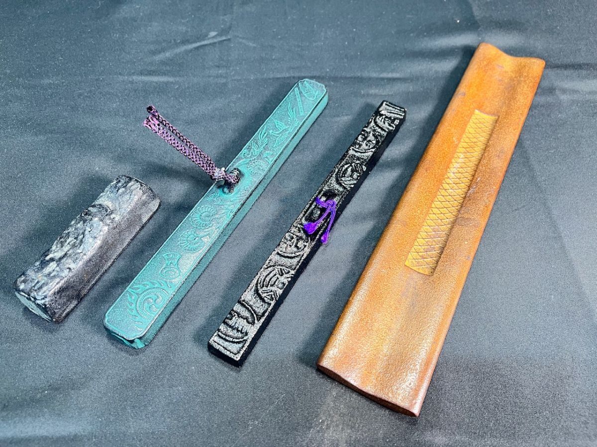 南部鉄器 文鎮 4点 古銭柄 明治神宮 参拝記念 鉄器 書道具 書道用品 書道 工芸品 鉄製品 ペーパーウェイト 文鎮 (20144)拍卖