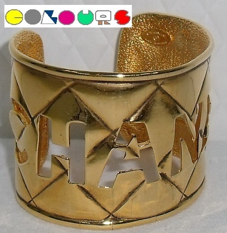 〔COLOURS〕 ヴィンテージ■CHANEL■ロゴ抜き■マトラッセバングル■ゴールドGP拍卖