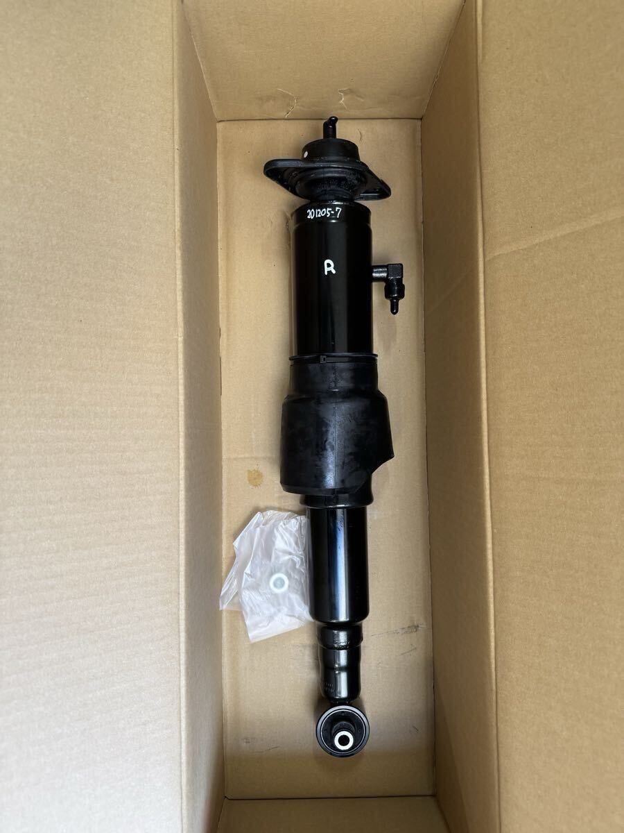 日産(NISSAN)Y31シーマ 純正リア電子制御エアサス右用)56210-17V25 エアサス サスペンション リア右側※新品拍卖