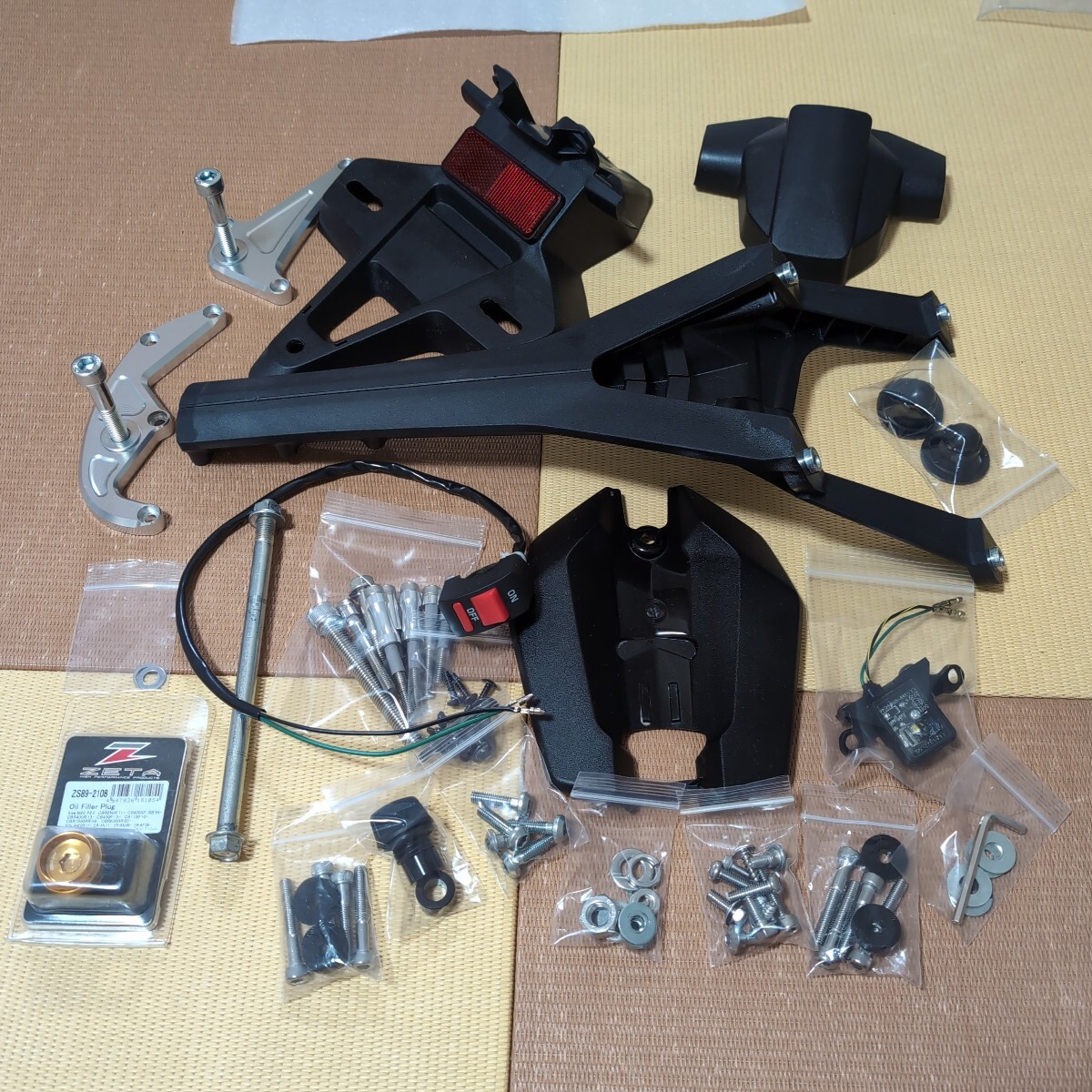 ホンダ CB250R MC52 純正 リアフェンダー 他 ネジ 色々 拍卖