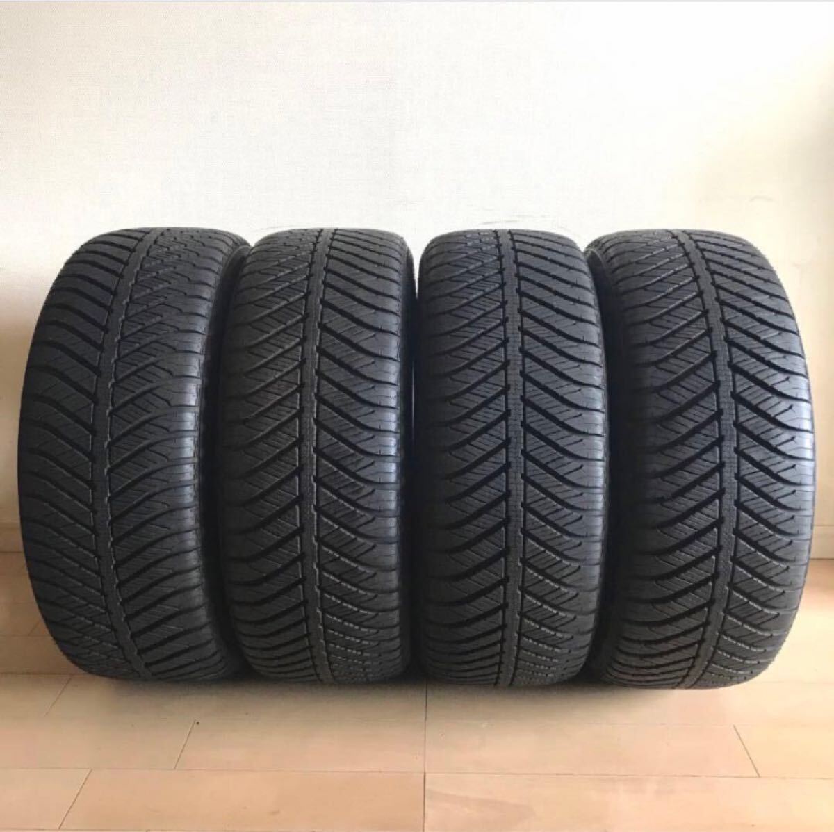 ■最優良品■グッドイヤー GOOD YEAR『ベクター4シーズン』Vector 4Seasons 215/45r17 オールシーズン 19年 4本 バリ山!約9分山 送料無料拍卖