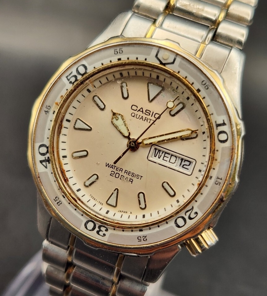 CASIO MD-715 腕時計 デイデイト クオーツ カシオ カレンダー シルバー/ゴールドカラー拍卖