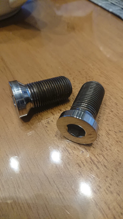 ★ハーレー純正スプリンガートップブリッジ取り付けネジ拍卖