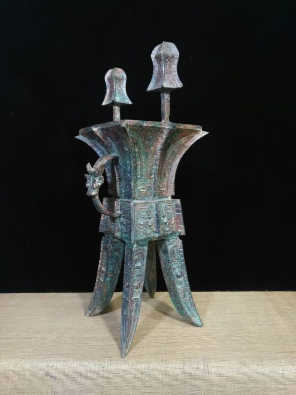 【美の継承】中国古美術 珍品收蔵 高浮彫刻 商代青銅器 婦好方 酒器 温酒用礼器 傑出女将軍 四尖足 付純銅製 文房置物 古玩 R07071226拍卖