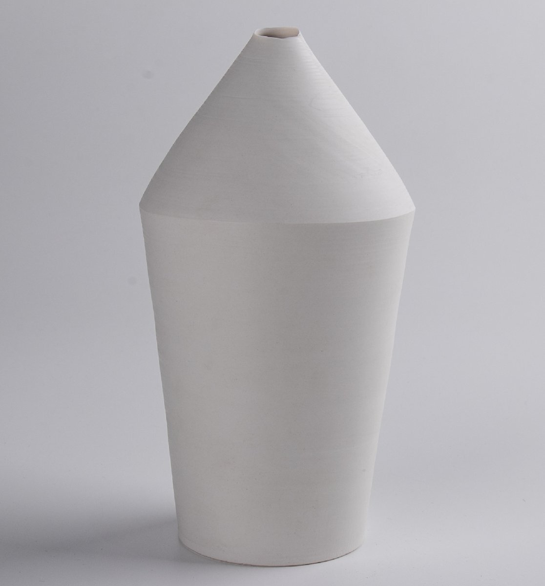 【うつわ】 黒田泰蔵 白磁花入 共箱 F095 古美術 骨董 古玩 茶道具 日本料理 料亭 懐石拍卖