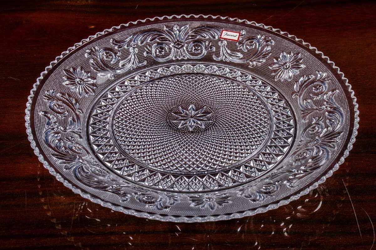 【うつわ】 Baccarat バカラ アラベスク プレート 径24cm クリスタルガラス 箱付 F071 古美術 骨董 古玩 茶道具 日本料理 料亭 懐石拍卖