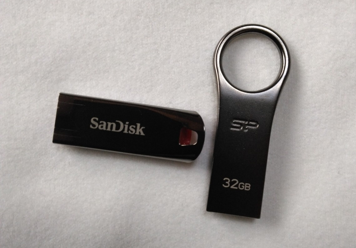 ☆彡 SanDisk / SP 小型USBメモリー 32GB 拍卖