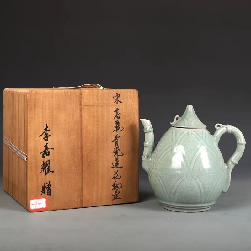宋代 古陶磁器 高麗青瓷 蓮花執壺 壺 茶壺 瓷器 箱付 古擺件 置物 時代物 古董品 骨董 旧家蔵出し 唐物 中国古玩 古美術品拍卖