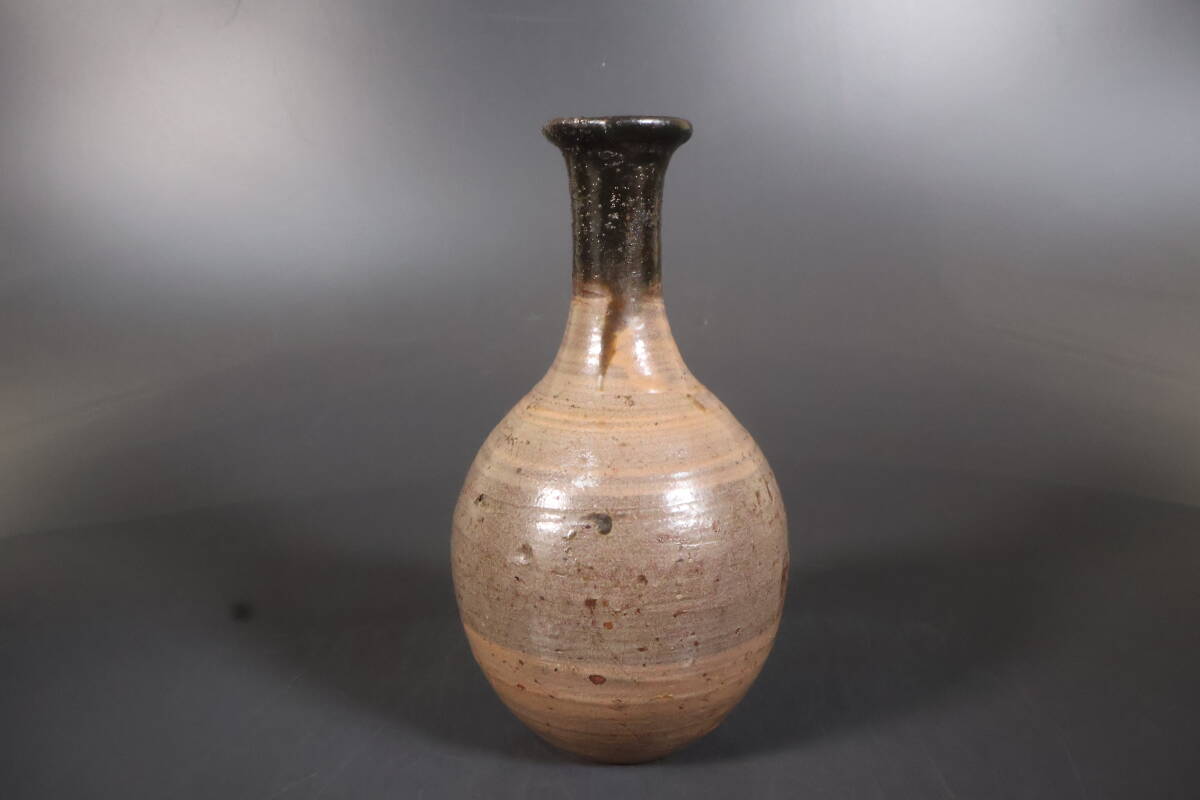 【和】(A3812) 時代古作 江戸 古唐津 黒牟田刷毛目徳利 武雄拍卖