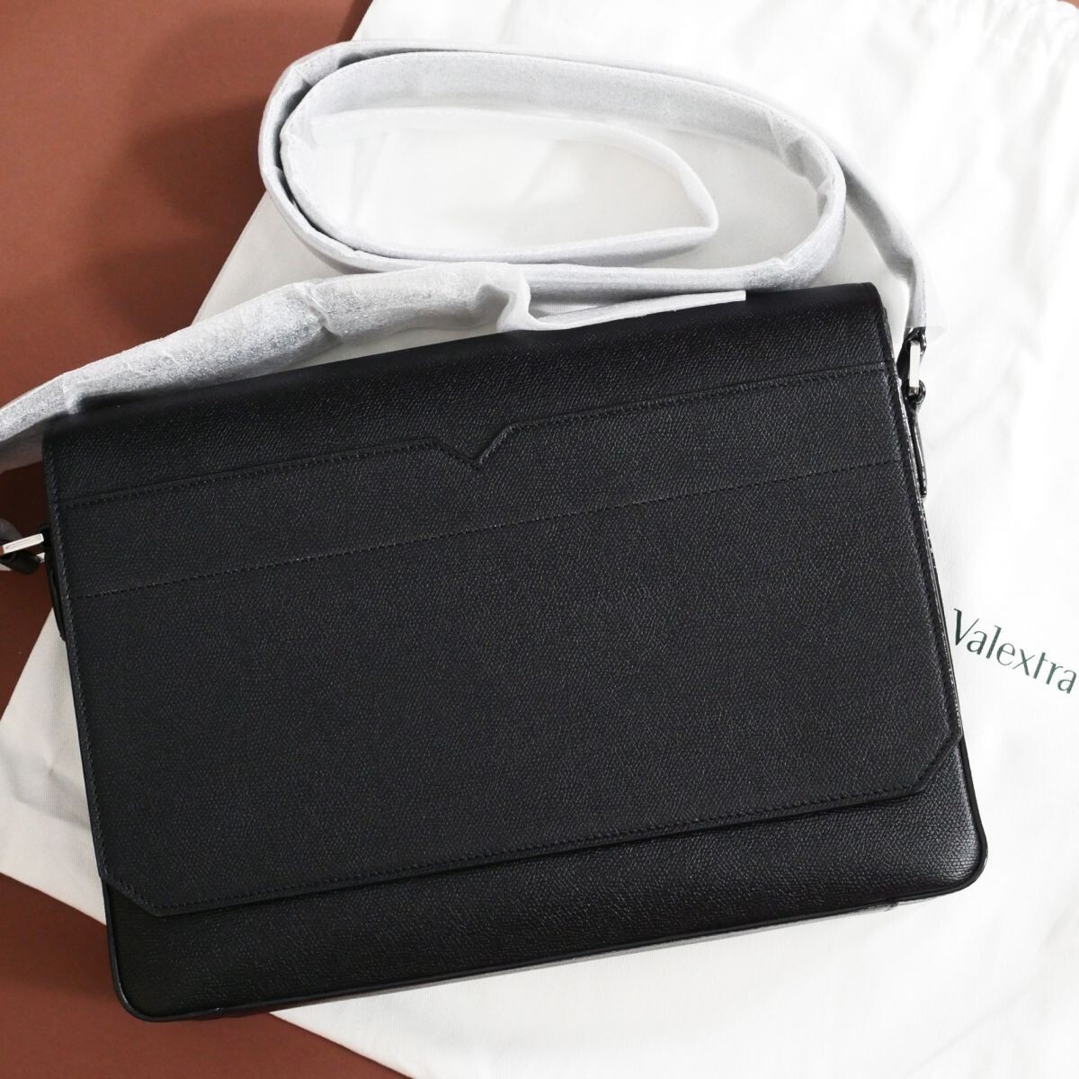 dr487●VALEXTRAヴァレクストラ●最上級ペプルドレザー●人肌のようなスムース内張●カーフレザーショルダーバッグ拍卖