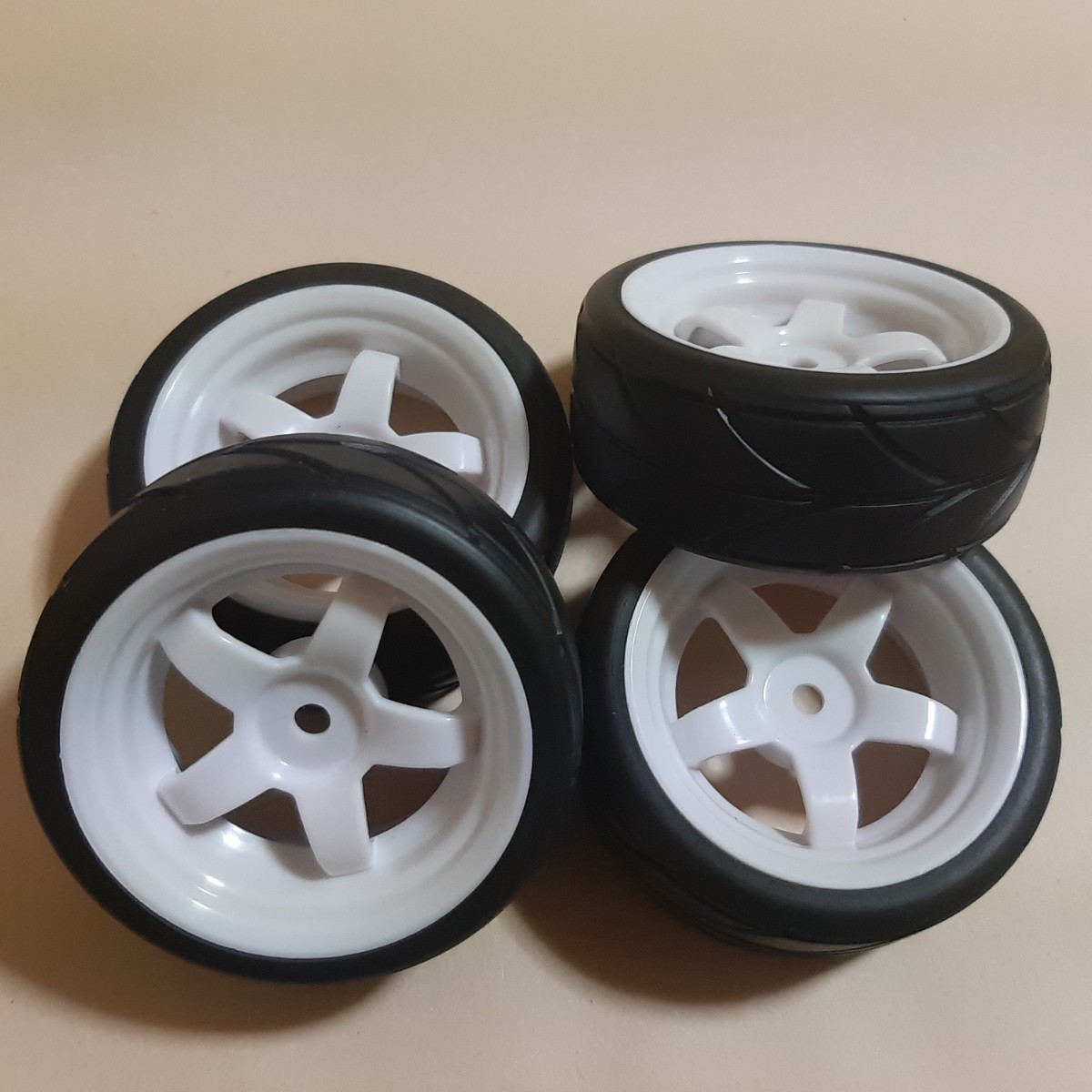 ●即決価格●送料無料●グリップ タイヤ ホイール● 5スポーク ホワイト TT02 TT01 タミヤ TB03 TA05 TA TB 03 04 05 06 ラジコン拍卖