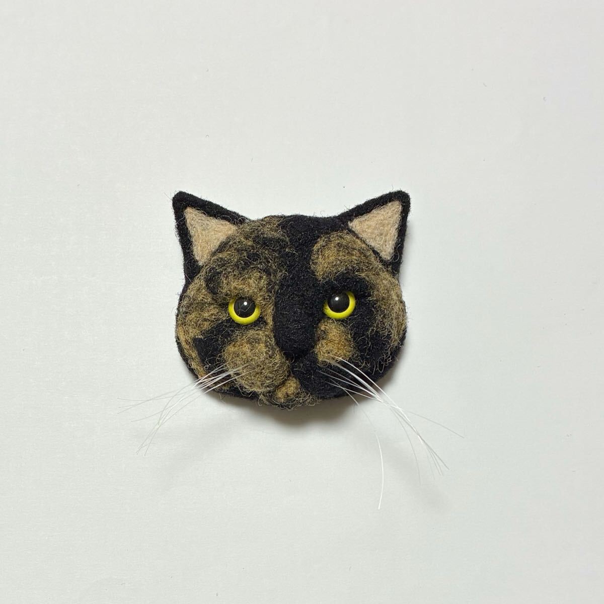 羊毛フェルト 猫ブローチ サビ猫 トーティーシェル拍卖