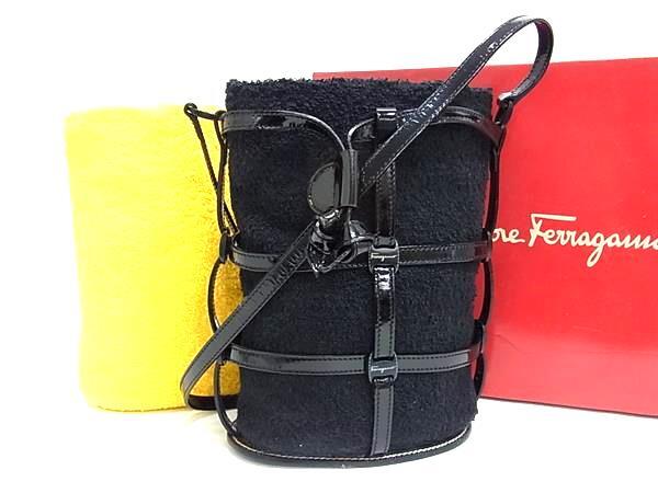 1円■美品■ Salvatore Ferragamo フェラガモ ヴァラ パイル×パテントレザー クロスボディ ショルダーバッグ 斜め掛け ブラック系 FU4817拍卖