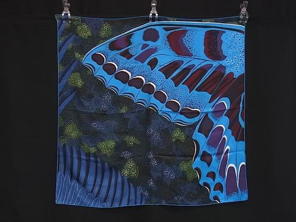 1円■美品■ HERMES エルメス LESPRIT DE LA FOREST【森のエスプリ】カレ90 大判 スカーフ ストール ショール レディース ブルー系 FU4289拍卖