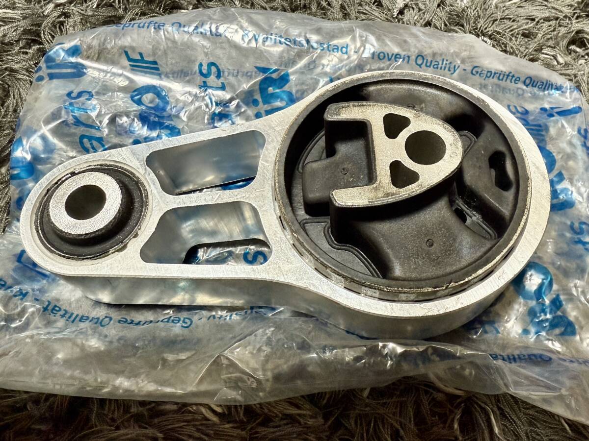 (1000円スタート)MINI 純正OEM エンジンマウント新品 22116783094 (R55/R56/R57/R58/R59/R60/R61等)拍卖