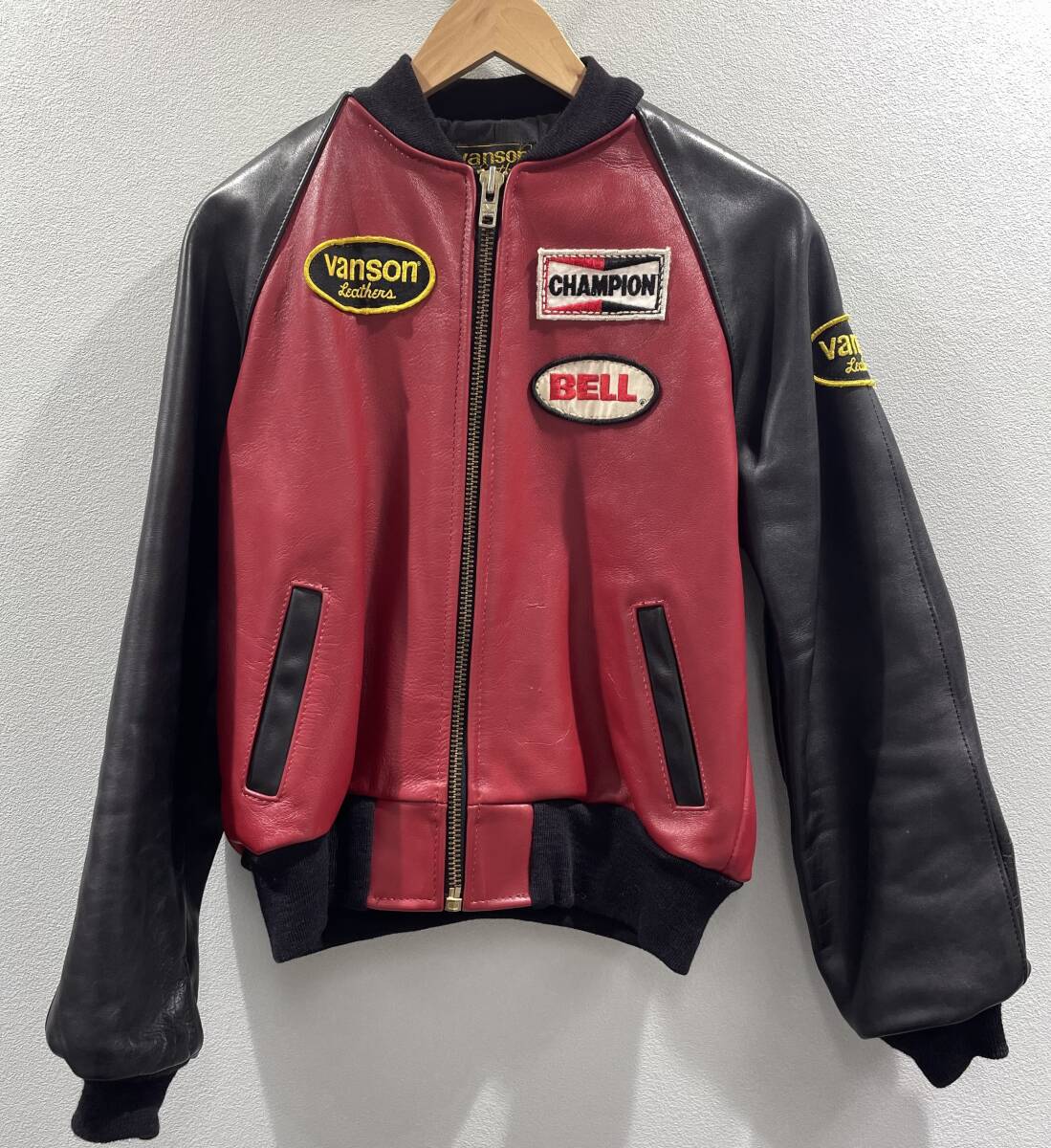1円 人気 中古 VANSON バンソン レザー ライダース ジャケット レッド サイズ38 ワッペン 刺繍 メンズ 古着 ヴィンテージ【AW00088】拍卖