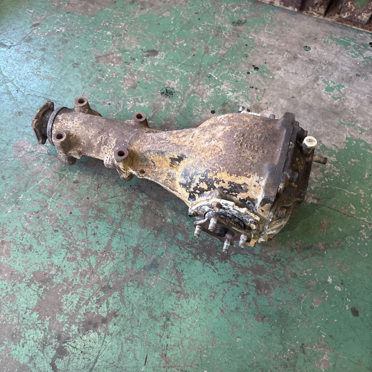 ハコスカ  R180 デフ 日産 スカイライン 中古品 4ドア 拍卖