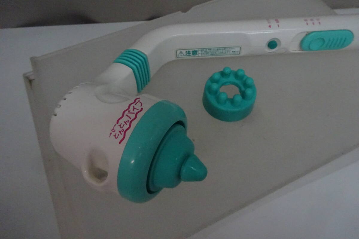 ★310)箱なし-肩ハンディマッサージャ・イズミ 振動&タタキ式 「とんとんバイブ BM-1005W」説明書なし※中古品/動作OK/使用感現状品■80拍卖