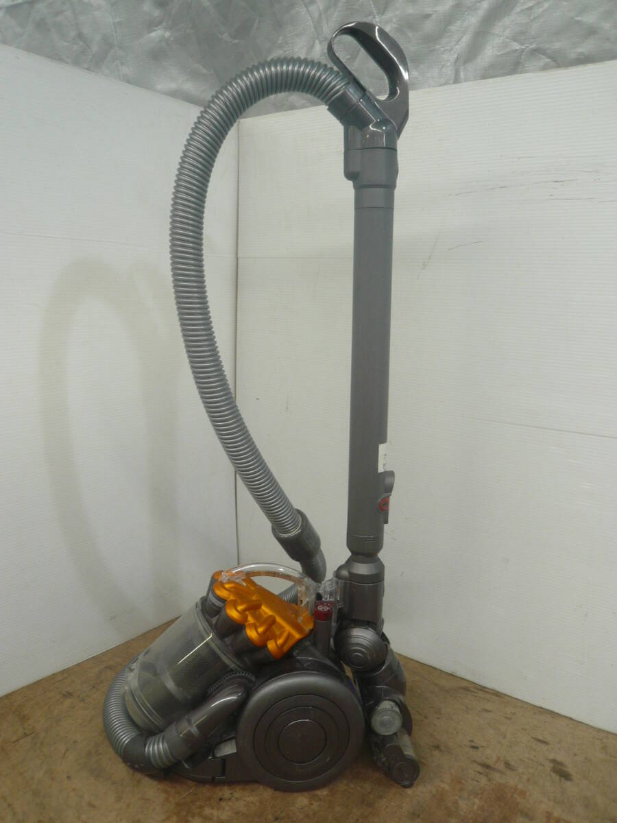 ♪ dyson ダイソン サイクロン式 クリーナー DC26 吸引確認 手元スイッチOK 送料は説明欄※ジャンク品扱い ■140拍卖