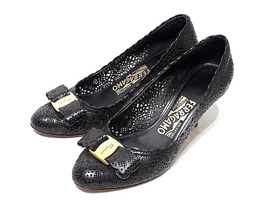 良品 Salvatore Ferragamo フェラガモ CARLA LC ヴァラ リボン レース パンチング パンプス ブラック カーフレザー レディース 5 21.5-22cm拍卖