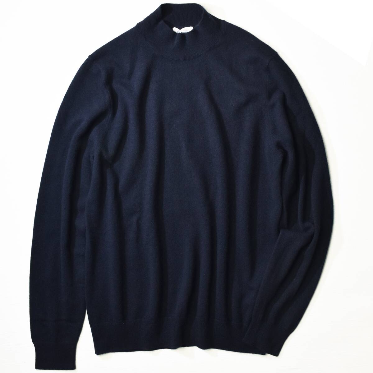 8,5万【malo マロ 新品】ふわトロな温かみと安定性を備えたウール70カシミア30◆汎用性◎オンでは知的,オフでは上品見えモックネックニット拍卖