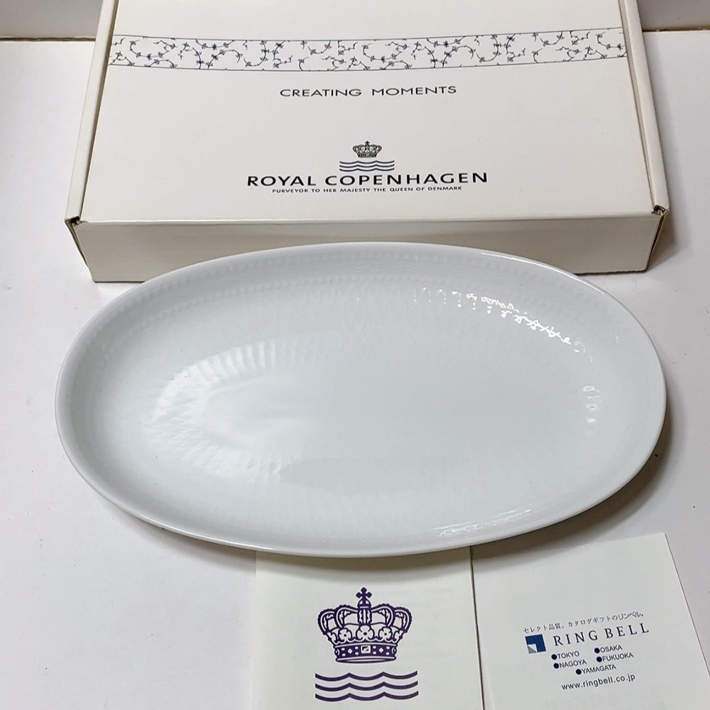 送料無料 即決 未使用★ロイヤルコペンハーゲン Royal Copenhagen ホワイト 楕円皿 プレート 約23cm拍卖