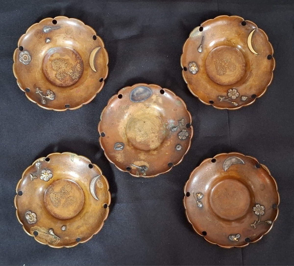 内山大介系金工作家作 茶托五客揃 唐銅製 雪月花の図 貼付金銀象嵌 全て図変わり(検索:古作 本間琢斎 秦蔵六 三清軒) 煎茶道具拍卖