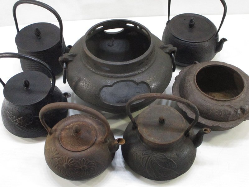 5549 鉄瓶 風炉 茶釜 まとめて/南部鉄器 三厳堂 菊花文 扇窓絵 霰文 雷文 等 湯沸 急須 薬缶 茶注 煎茶道具 茶道具 骨董 古美術 伝統工芸拍卖
