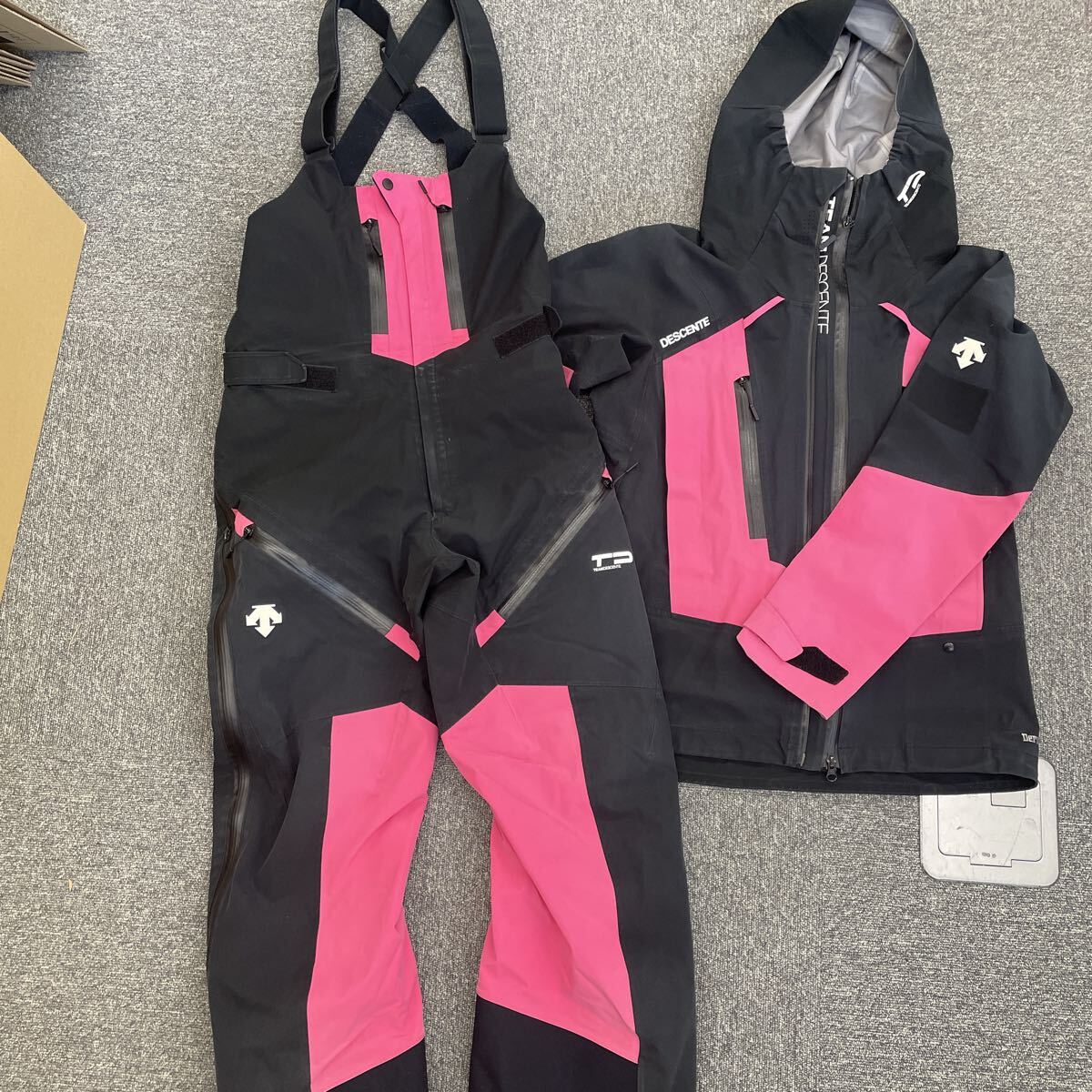 ▲1円スタート スノーウェア スキーウェア DESCENTE デサント レディース 上下セット セットアップ KN6074拍卖