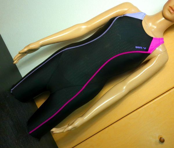 中古品☆arenaアリーナ♪ハーフスパッツトレーニング水着Sサイズ FLA 1900W 使用感 水着&レオタード3着まで同梱可 10点落札送料無料拍卖