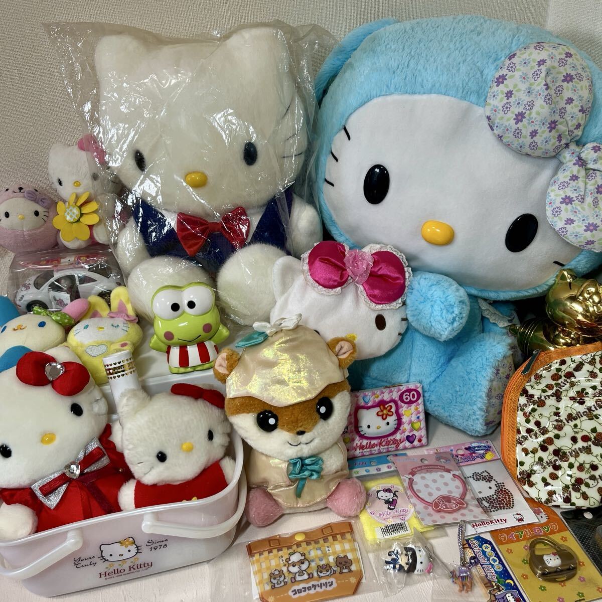 ハローキティ ぬいぐるみ 雑貨 レトロ グッズ マスコット サンリオ ストラップ まとめ ウサハナ けろっぴ キキララ コロコロクリリン拍卖