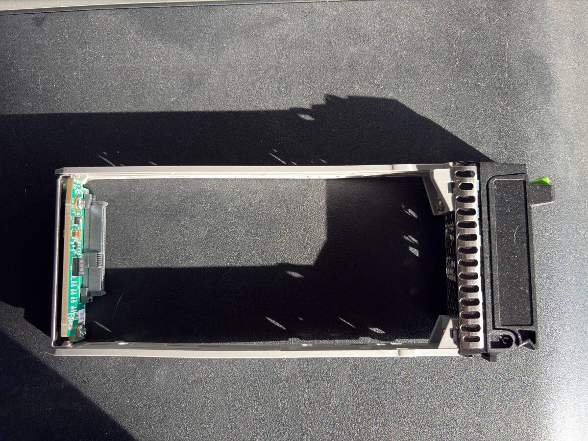 【中古】富士通 サーバー 2.5インチ HDDマウント トレイキャディー 6点セット 動作確認済み 2/2拍卖