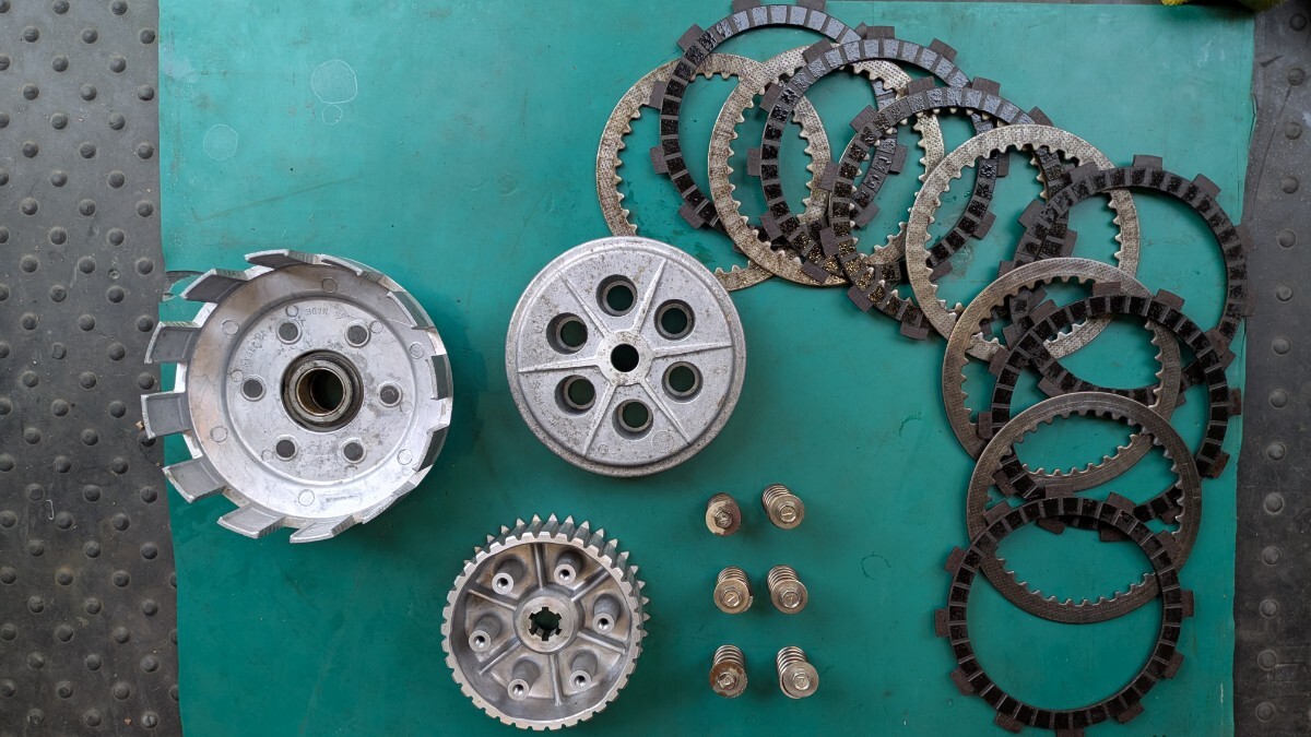 RG250E クラッチ一式 SUZUKI GT250X7 当時物 クラッチハウジング スズキ 空冷 絶版部品 廃盤品 レストア材料等に!拍卖