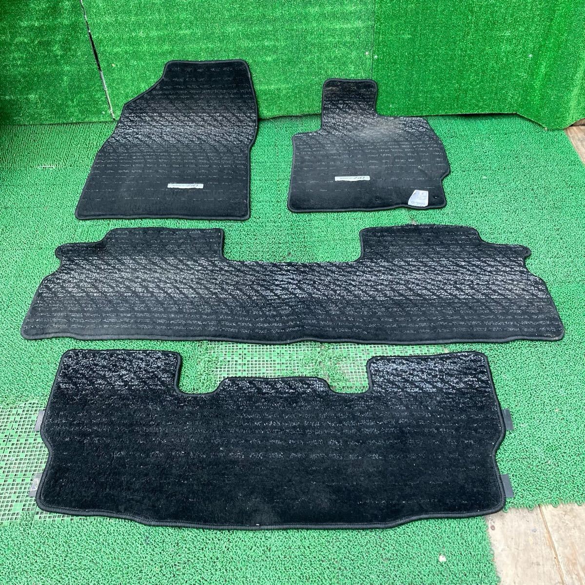 マークXジオ (Toyota / トヨタ) ANA10 純正 フロアマット ANA10 ANA15 GGA10(FANA10-FR708-070-15)拍卖
