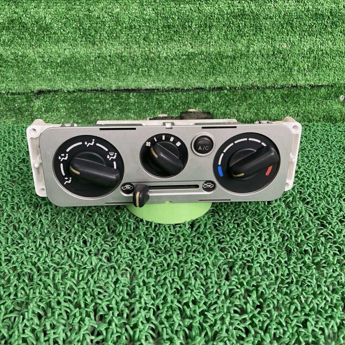 アルトラパン (Suzuki / スズキ) HE21S 純正 エアコンスイッチ (FHE21S-FR707-ZGF-04)拍卖