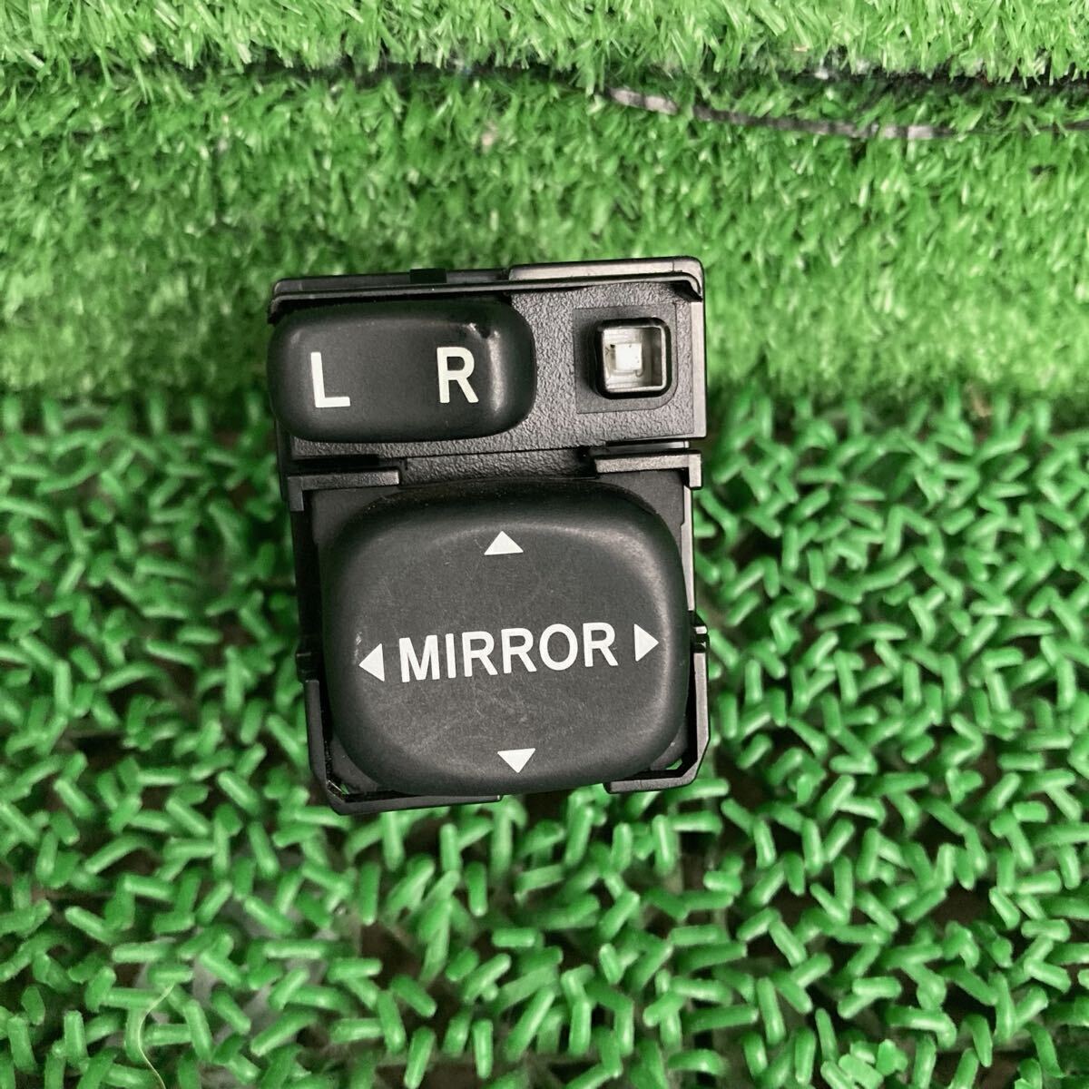 ヴィッツ (Toyotaトヨタ) KSP90 純正 サイドミラードアミラースイッチコントローラー KSP130 NSP135 NSP130 NCP131(FKSP90-FR706-9AE-12)拍卖