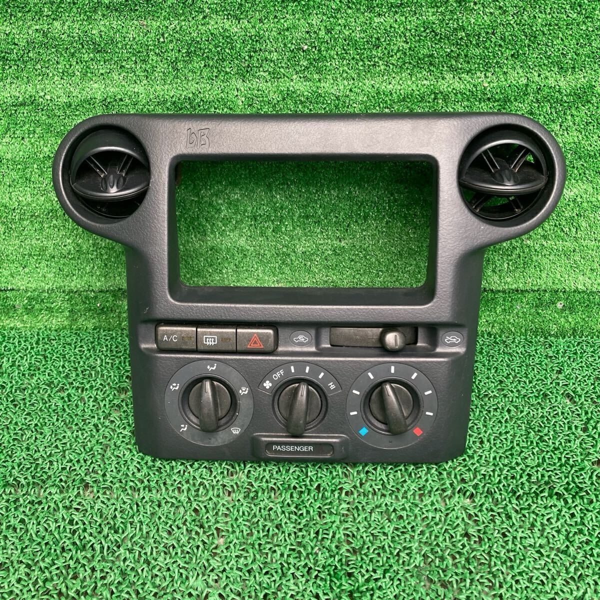 bB Z_Xバージョン (Toyota / トヨタ) NCP31 純正 ナビパネル エアコンスイッチ NCP30 NCP35(FNCP31-R706-07)拍卖