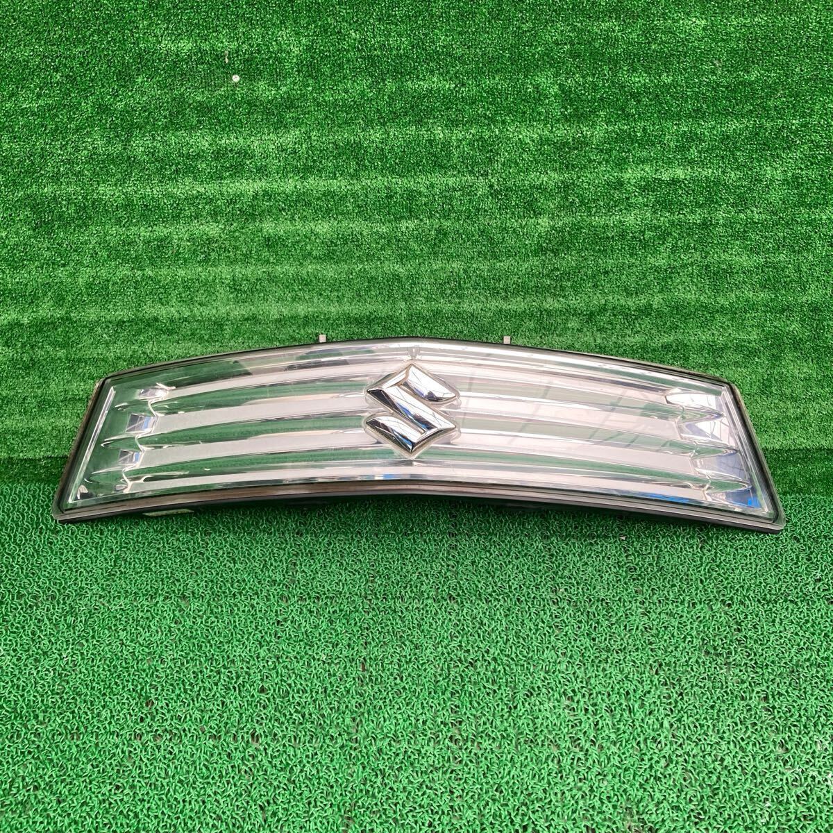 ソリオ (Suzuki / スズキ) MA15S 純正 フロントグリル MA15S (FMA15S-FR706-ZSK-06)拍卖