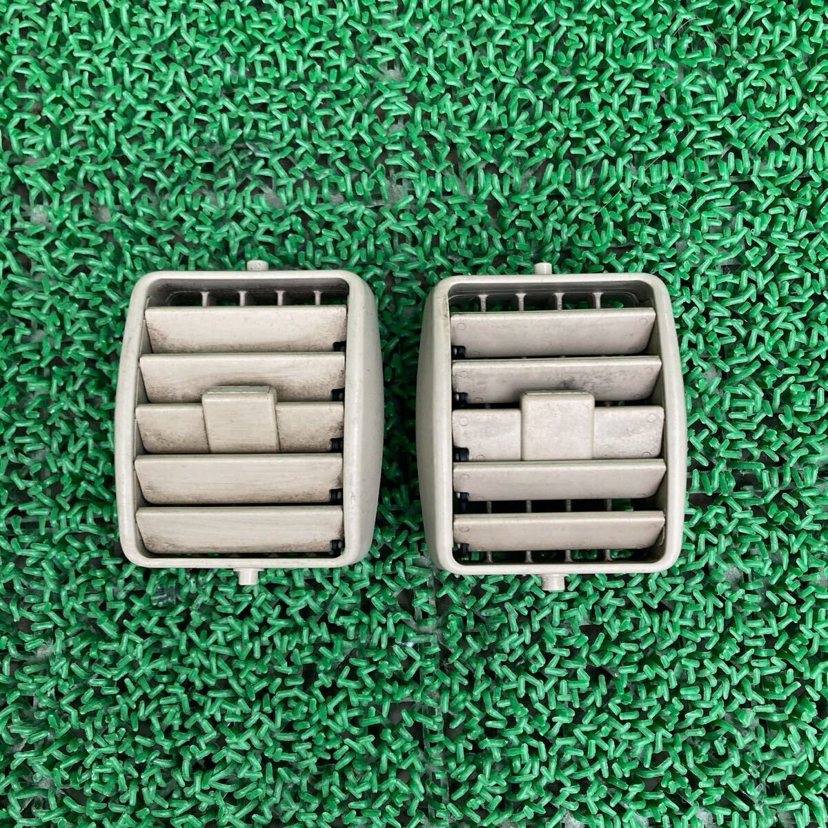 ビスタアルデオ (Toyota / トヨタ) SV50 純正 エアコン吹き出し口 ZZV50 SV50(FSV50-R706-051-01)拍卖