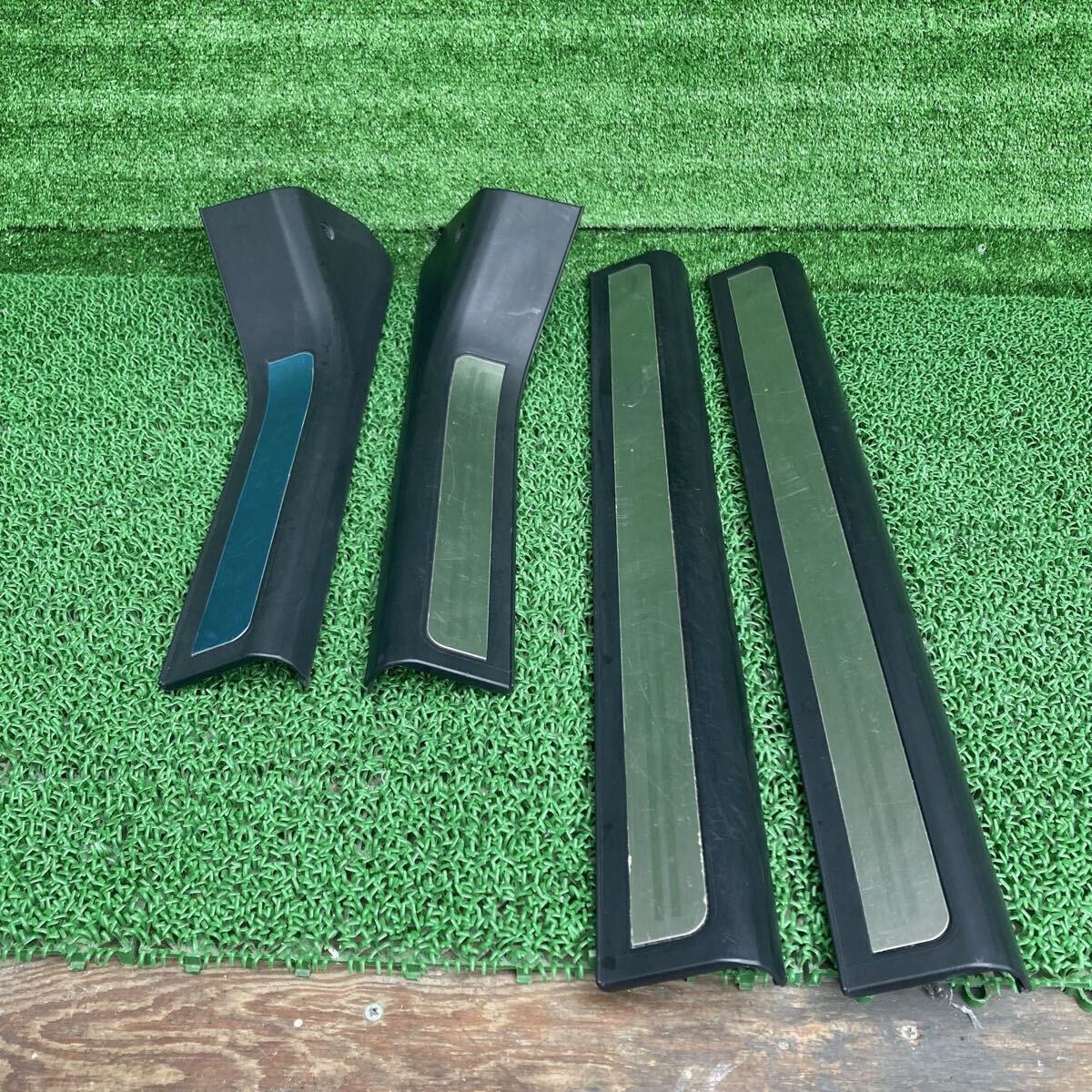 ステージア (Nissan / 日産) M35 純正 フロントスカッフプレートステップカバー NM35 PM35 PNM35 HM35(FM35-FR707-WV2-15)拍卖