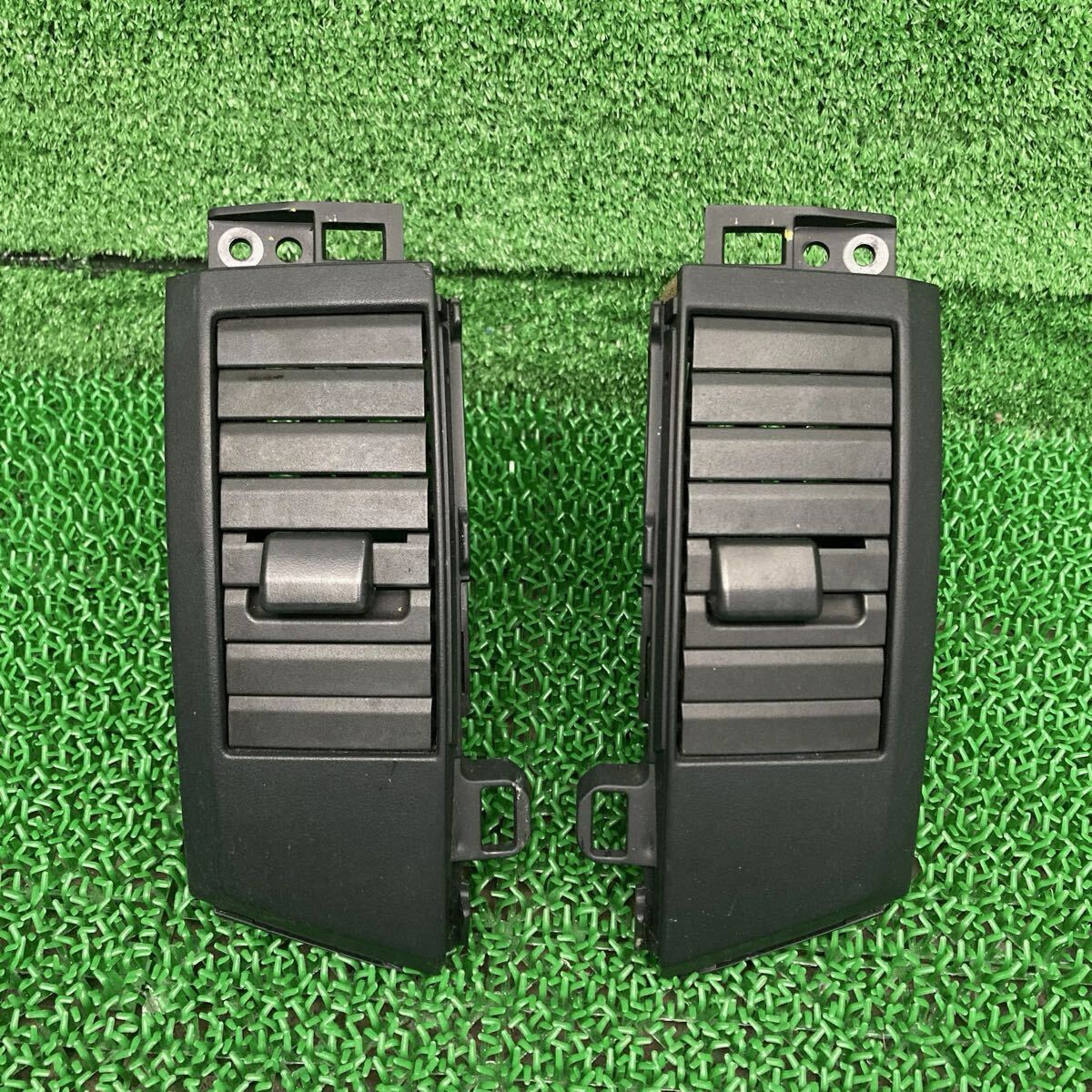 プレマシー (Mazda / マツダ) CREW 純正 エアコン吹き出し口(FCREW-FR707-R2B-10)拍卖