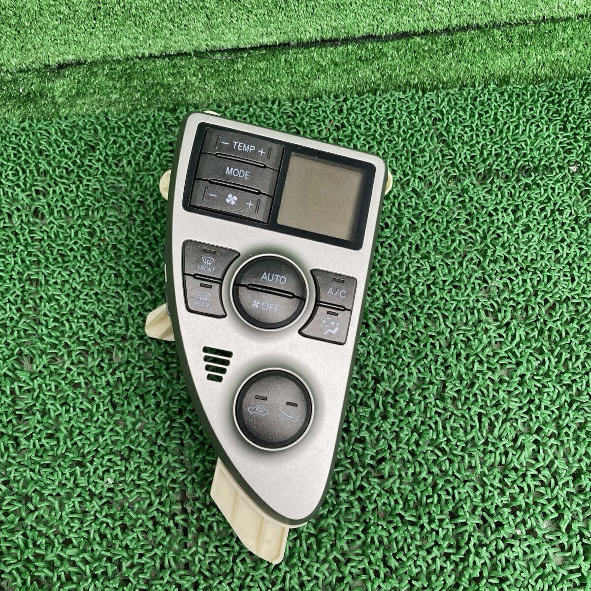 ラクティス (Toyota / トヨタ) NCP100 純正 エアコンスイッチ SCP100 SCP105 NCO105(FNCP100-R706-05)拍卖